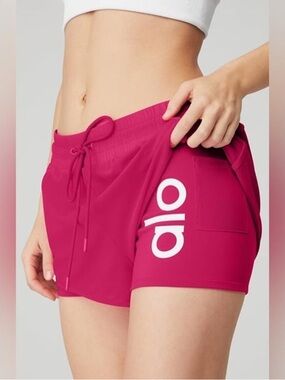Alo Yoga Ambience Double Layered Micro Mesh Short in Magenta Crush/White (XXS)